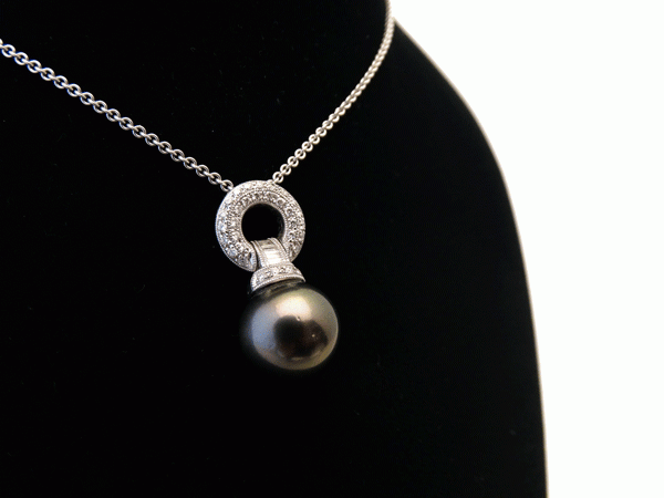 18ct Black Pearl & Diamond Pendant