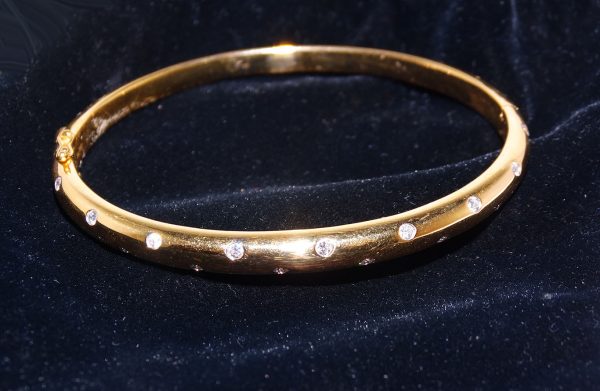 18ct Hammer Set Diamond Bangle